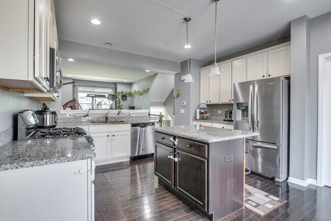 Building Photo - 2875 Henley Ln