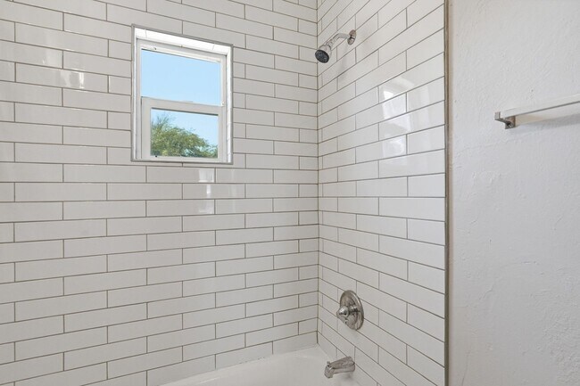 Building Photo - 1036 N 16th St