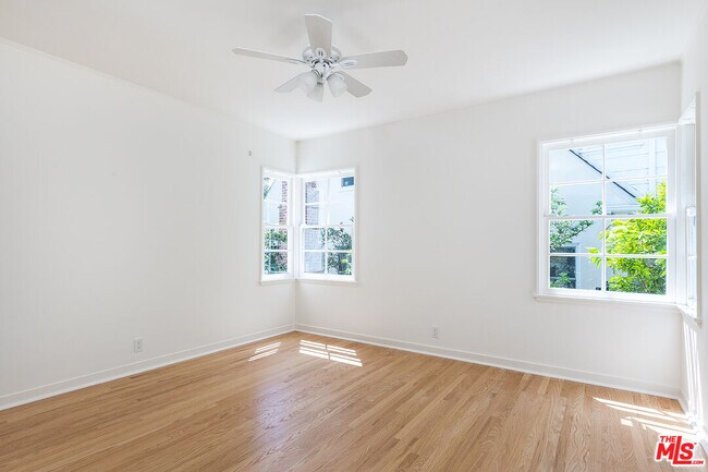 Building Photo - 2091 N Roosevelt Ave