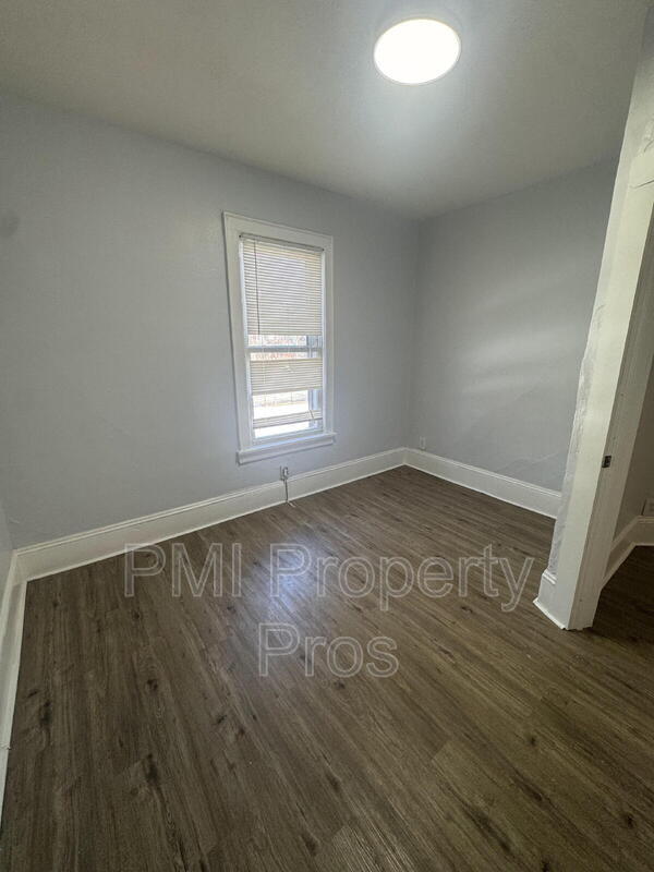 Building Photo - 3373 N Richards St