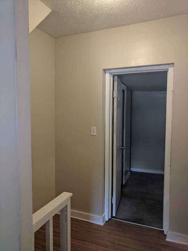 Building Photo - Cuddy