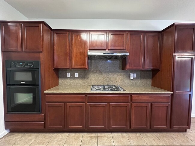 Building Photo - SW Visalia Home coming soon!!