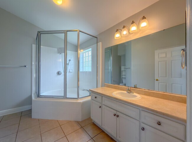 Building Photo - 3363 Golden Rain Dr