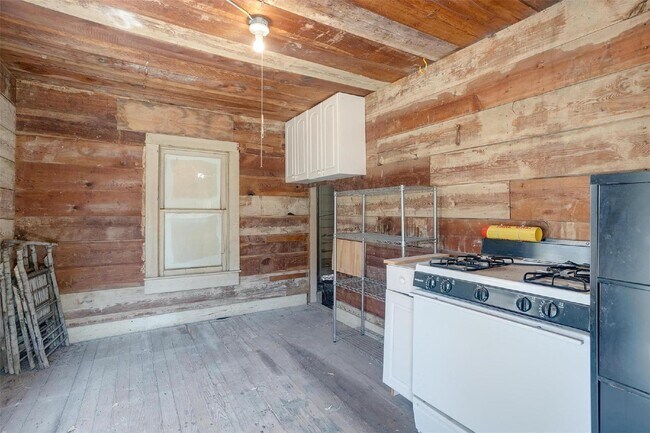 Building Photo - Charming home in Coveted Berkeley Place!
