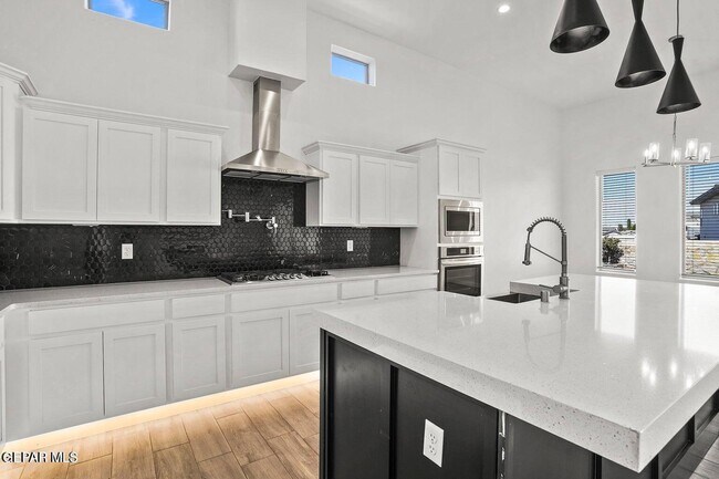 Building Photo - 717 Chatham Pl