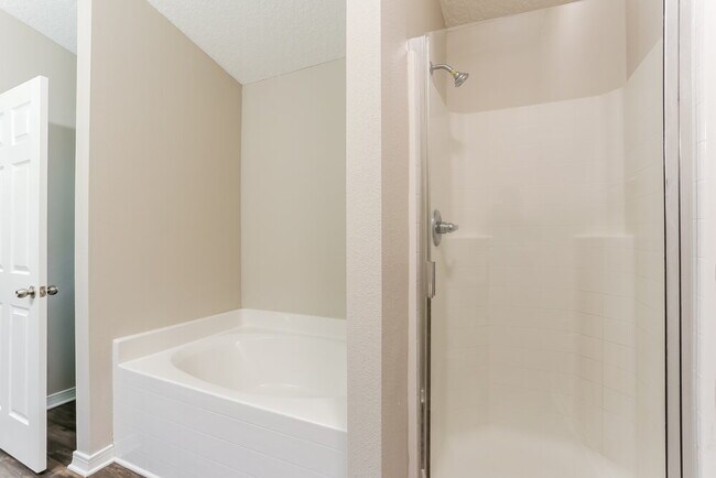 Building Photo - 7524 Westland Oaks Dr