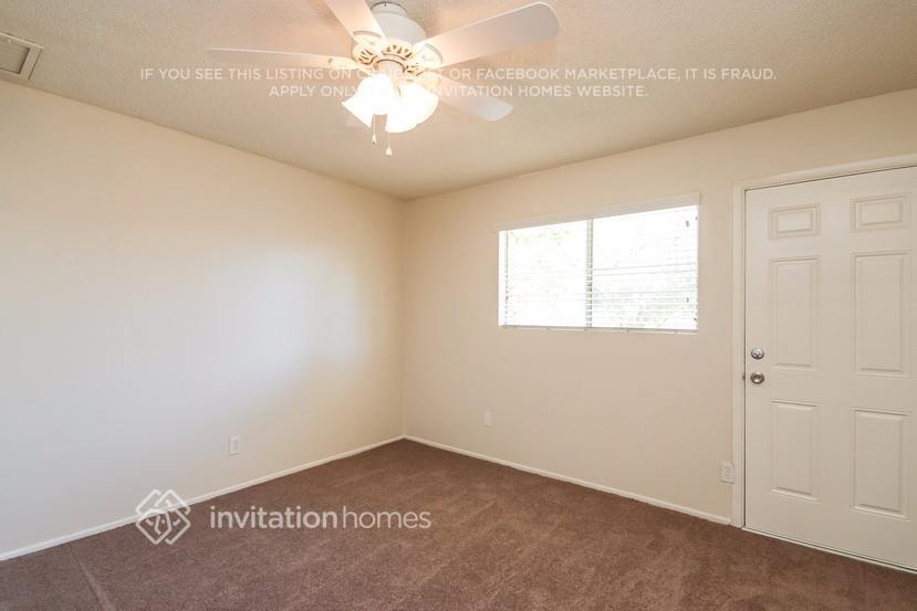 Building Photo - 955 S Pioneer