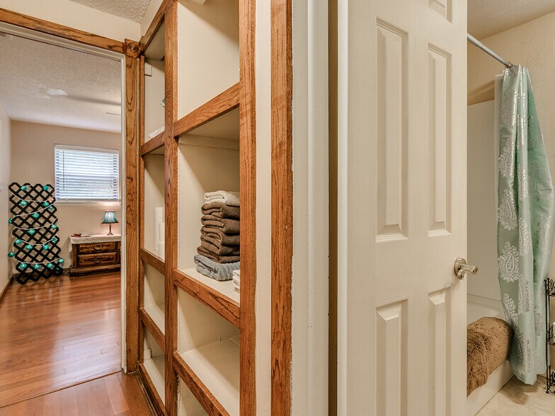 Building Photo - 1548 Bradley Pl