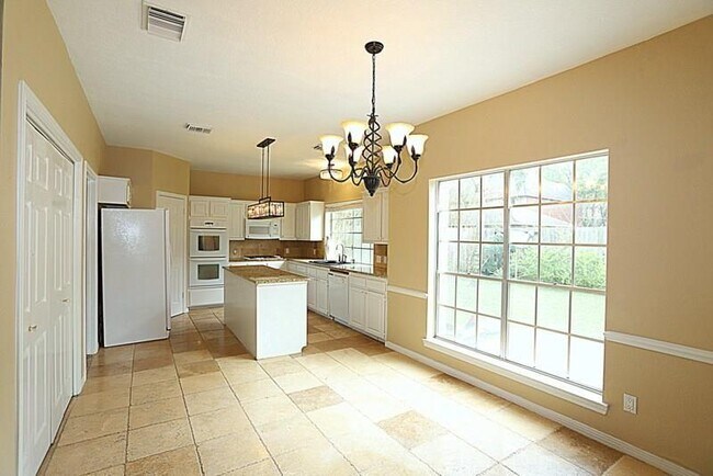 Building Photo - 2105 Spyglass Dr