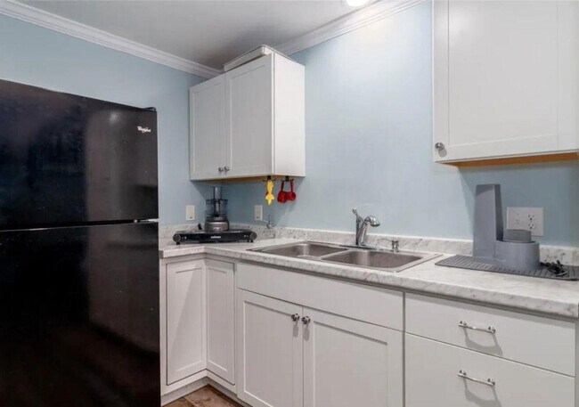 Building Photo - 7417 Shadowlake Dr