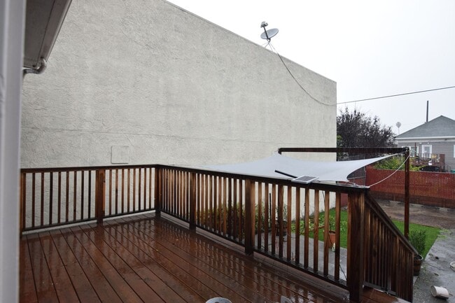 Building Photo - Stylish Oakland Retreat – 3BR, 2BA + Huge ...