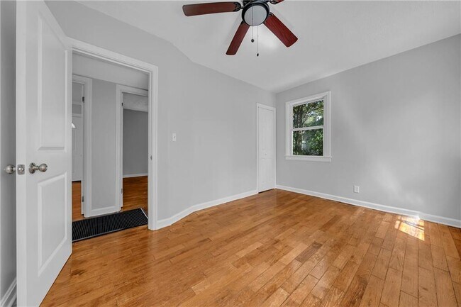 Building Photo - 4805 Chaudron Dr