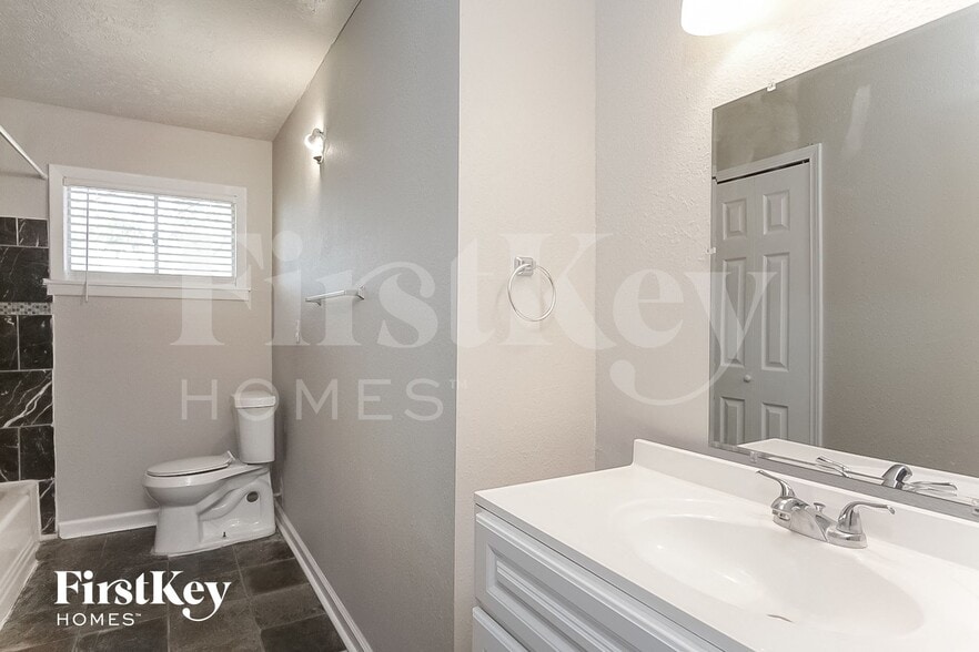 Building Photo - 2505 Texas Ave