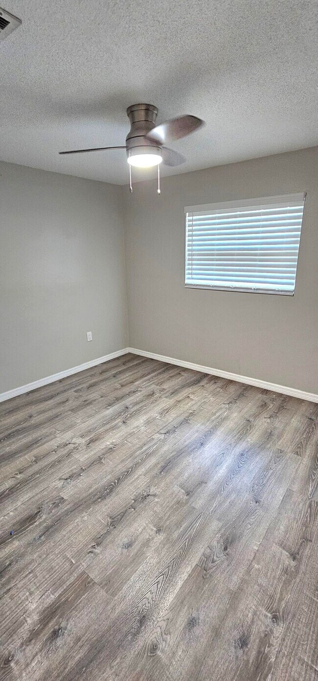 Building Photo - 1380 Floral Ln