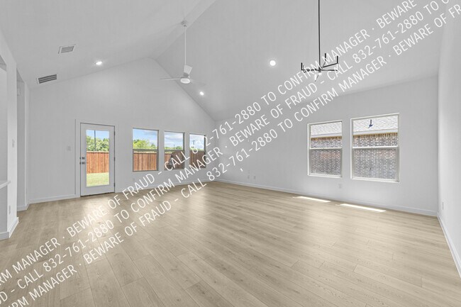 Building Photo - 2229 Maple Ridge Dr