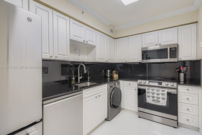 Building Photo - 2501 S Ocean Dr