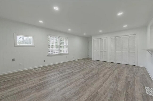 Building Photo - 85 Smyrna Powder Springs Rd SE