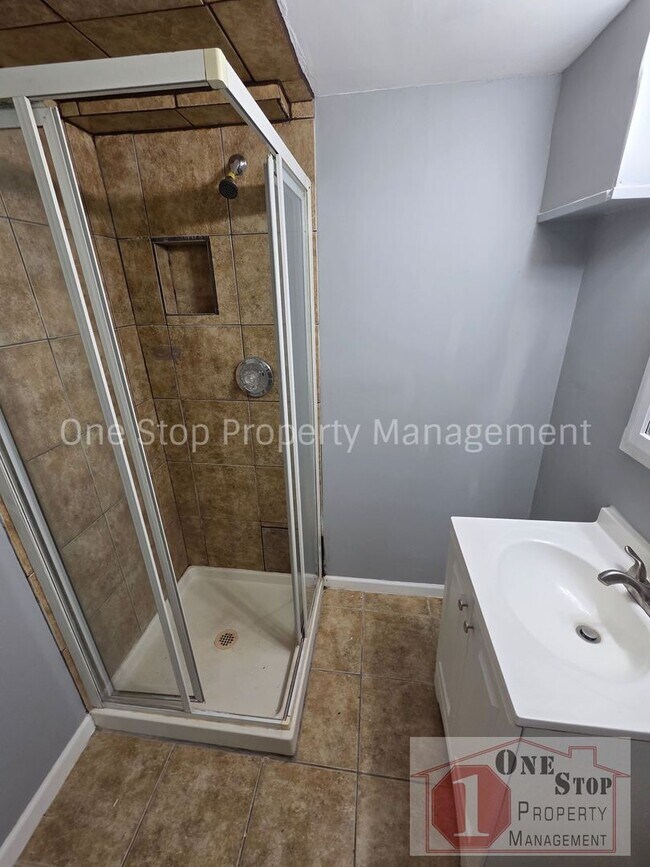 Building Photo - Beautiful 3 Bedroom 2 Bathroom in Kansas City