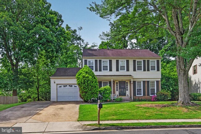 Building Photo - 8815 Newport Ct