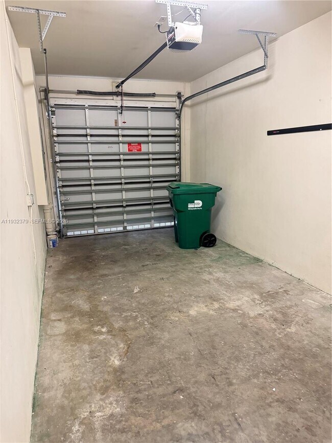 Building Photo - 10550 NW 65th Ln