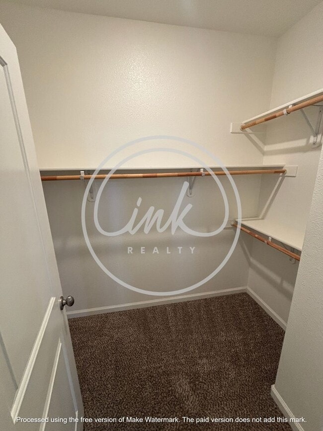 Building Photo - Beatiful Townhome off of Truckee River