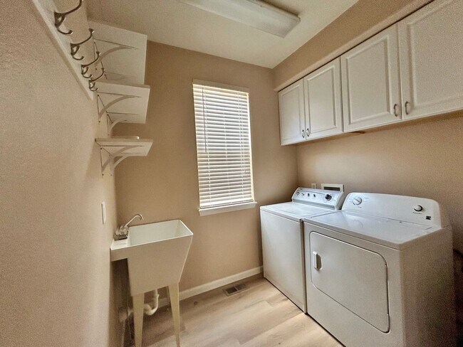 Building Photo - Spacious 3Bd Home in the Broadlands