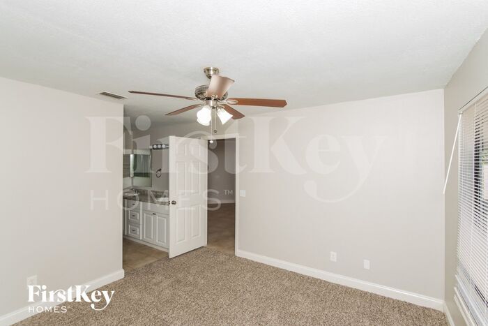 Building Photo - 730 White Pine Ave