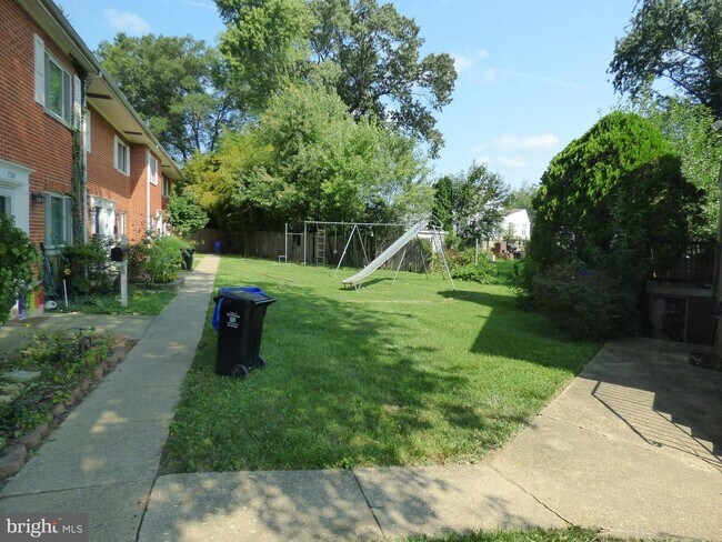 Building Photo - 1204 Westview Terrace
