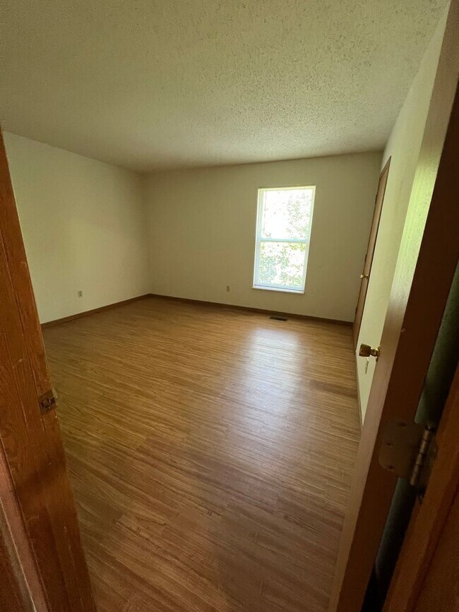 Building Photo - 615 Portsmouth Dr