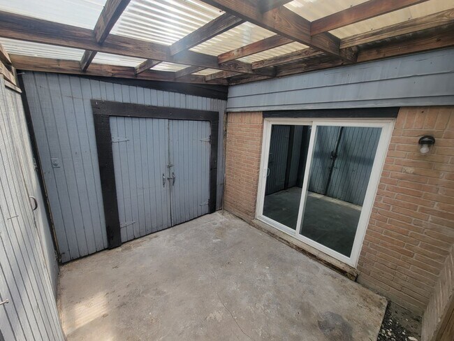 Building Photo - 6051 Fondren Rd