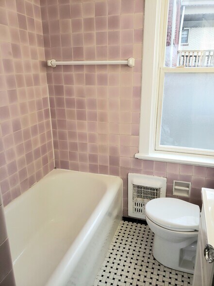 Full Bath - 201 Richbarn Rd