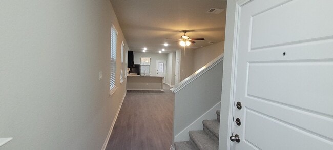 Building Photo - Gorgeous 3/2.5 on cul-de-sac in Cibolo with primary bedroom downstairs.
