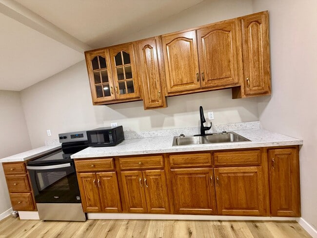 Building Photo - 1025 N 6th St