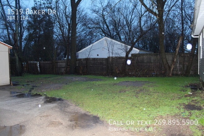 Building Photo - 1519 Baker Dr