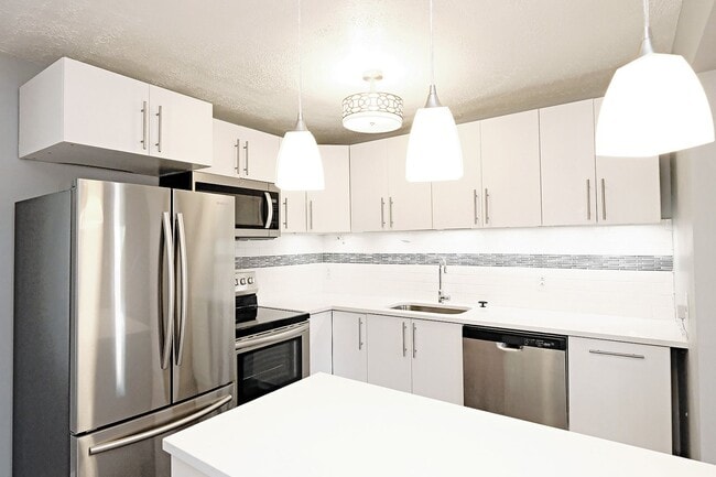 Building Photo - Nicely Updated Duplex Near UVA Medical Center