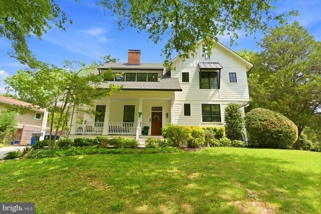 Building Photo - 1831 Opalocka Dr