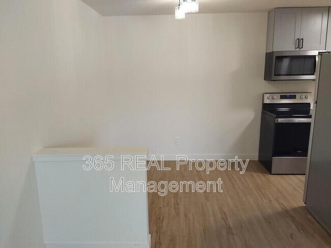 Building Photo - 1701 Palm Dr