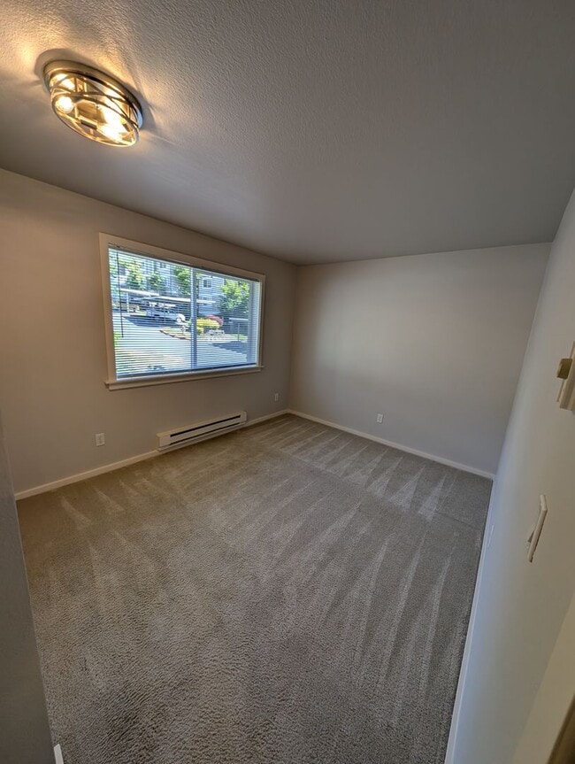 Building Photo - High End 3 Br Condo off of Bothell-Everett...