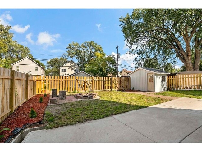 Building Photo - 2928 Emerson Ave N