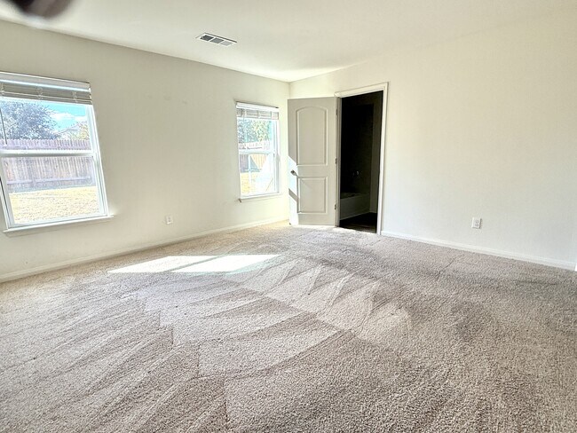 Building Photo - 1008 Riverdale Cove