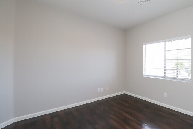 Building Photo - 14823 W Dovestar Dr