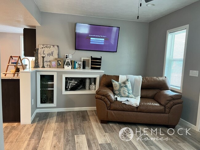 Building Photo - 601 S 1st St