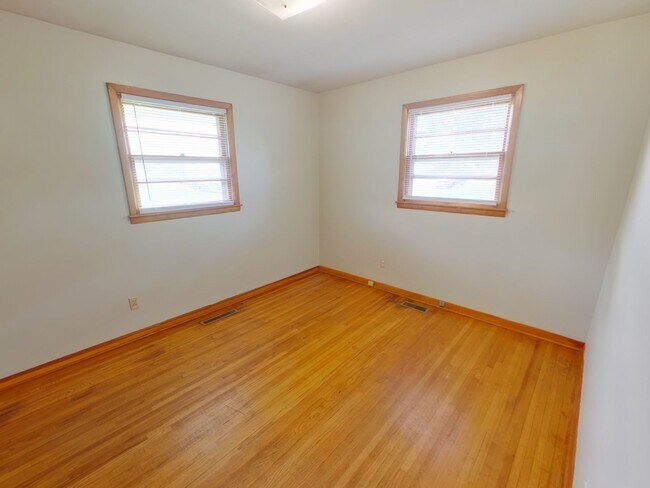 Building Photo - 3456 S Everett St