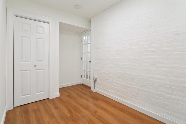 Building Photo - 110 Summit Ave