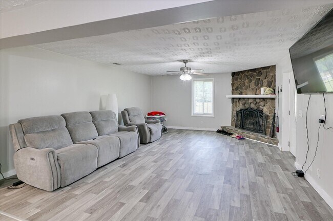 Building Photo - 1348 Cassels St