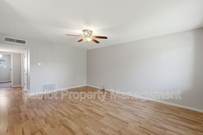 Building Photo - 1702 W Tuckey Ln