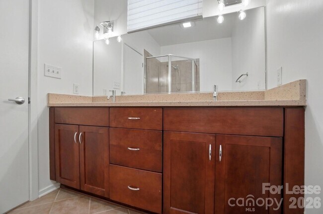 Building Photo - 921 Westbrook Dr