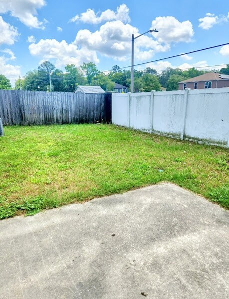 Building Photo - Welcome To the Dream Family 4 Bed and 2 Ba...