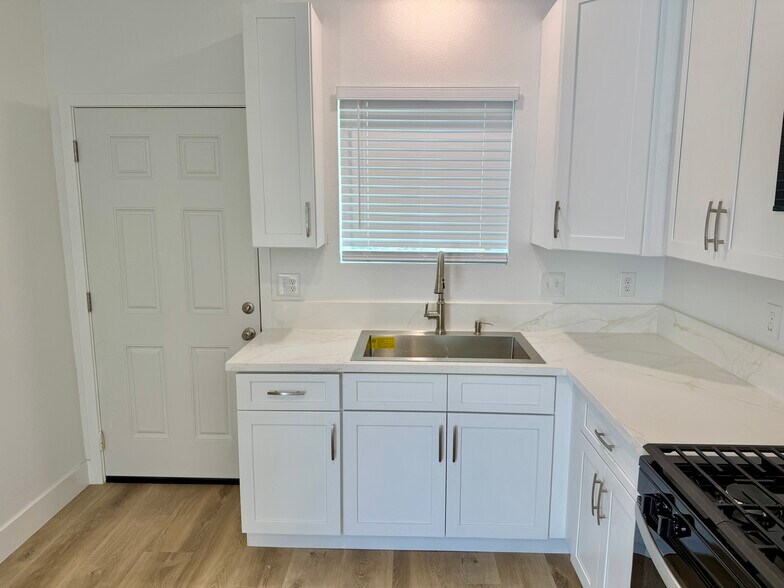 Building Photo - 6991 Del Rosa Ave