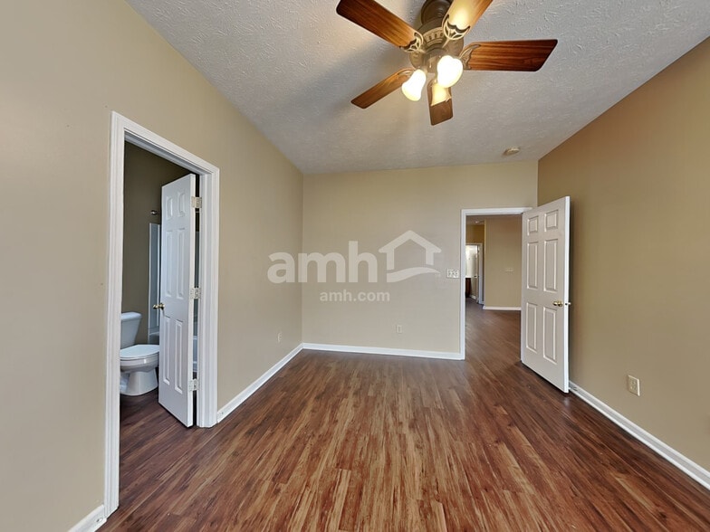 Building Photo - 11723 Rossmore Dr